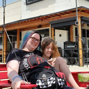 Meet your Posher, Loni